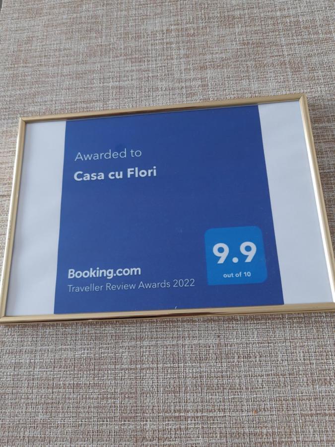 Casa Cu Flori 호텔 부스테니 외부 사진