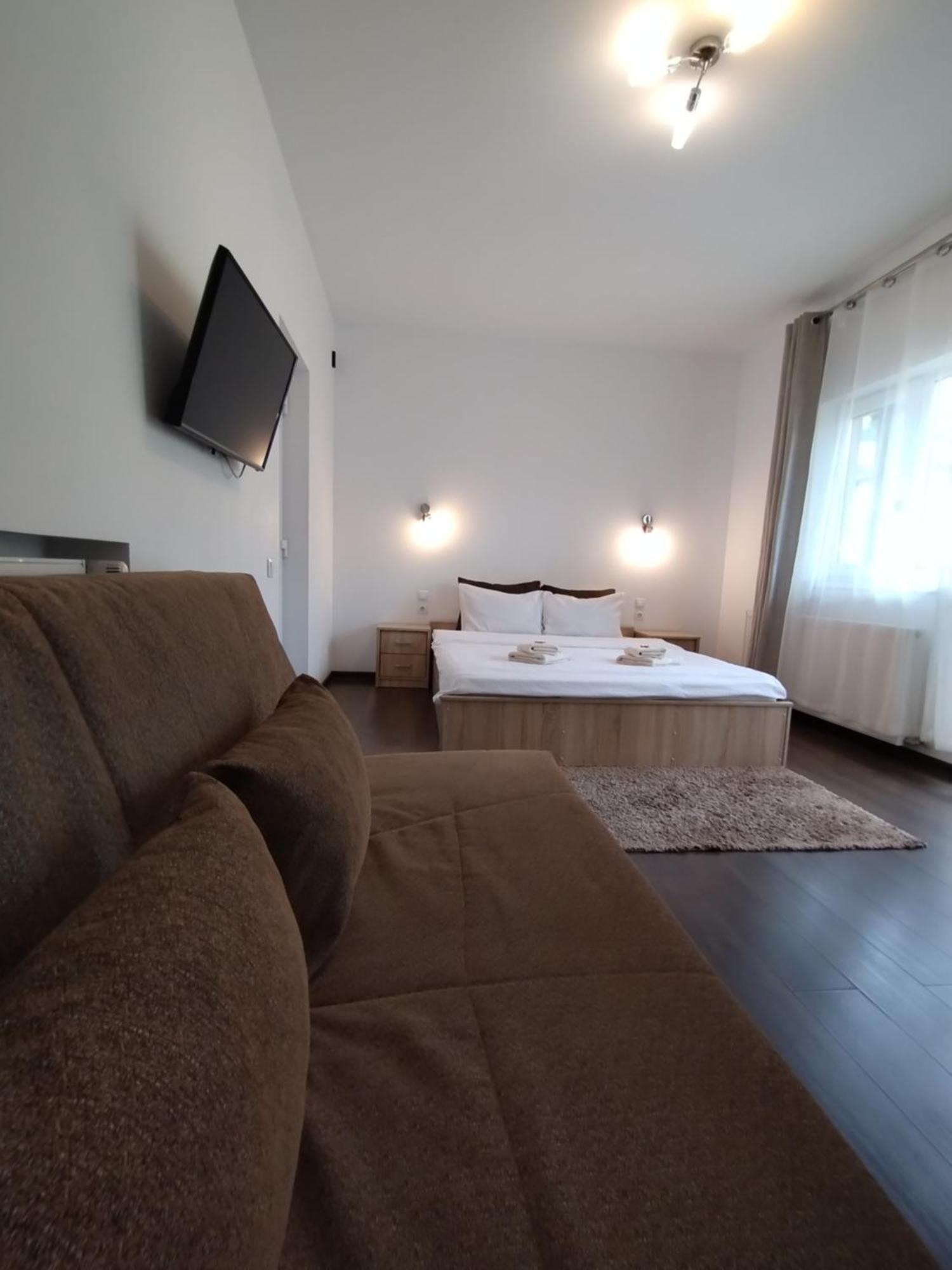 Casa Cu Flori 호텔 부스테니 외부 사진